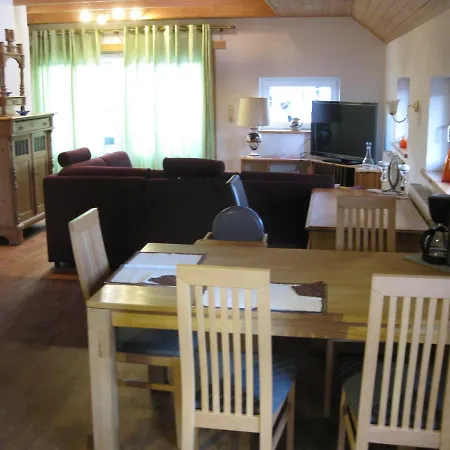 Apartment Sandhorst Eg Mit Terrasse Und Kleinem Garten *
